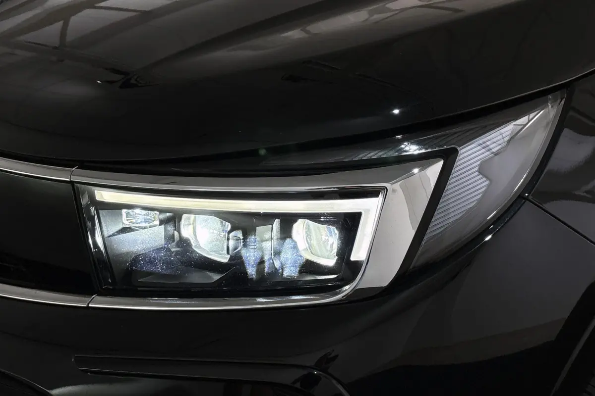 1.6 Turbo Plug-In Hybrid Level 4 GS Stuur-Stoelverwarming Camera Keyless IntelliLux Koplampen