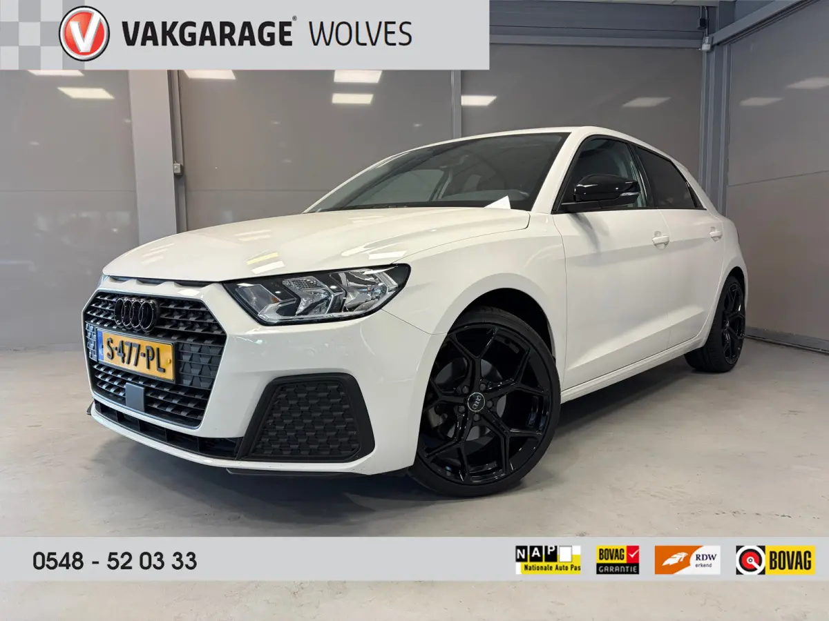 Pro Line 30TFSi 110pk | 18" Zwarte lichtmetalen velgen | Carplay | Donker getint glas | Cruise control |