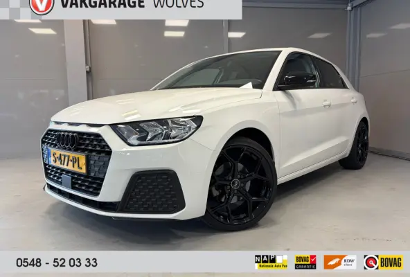 Pro Line 30TFSi 110pk | 18" Zwarte lichtmetalen velgen | Carplay | Donker getint glas | Cruise control |