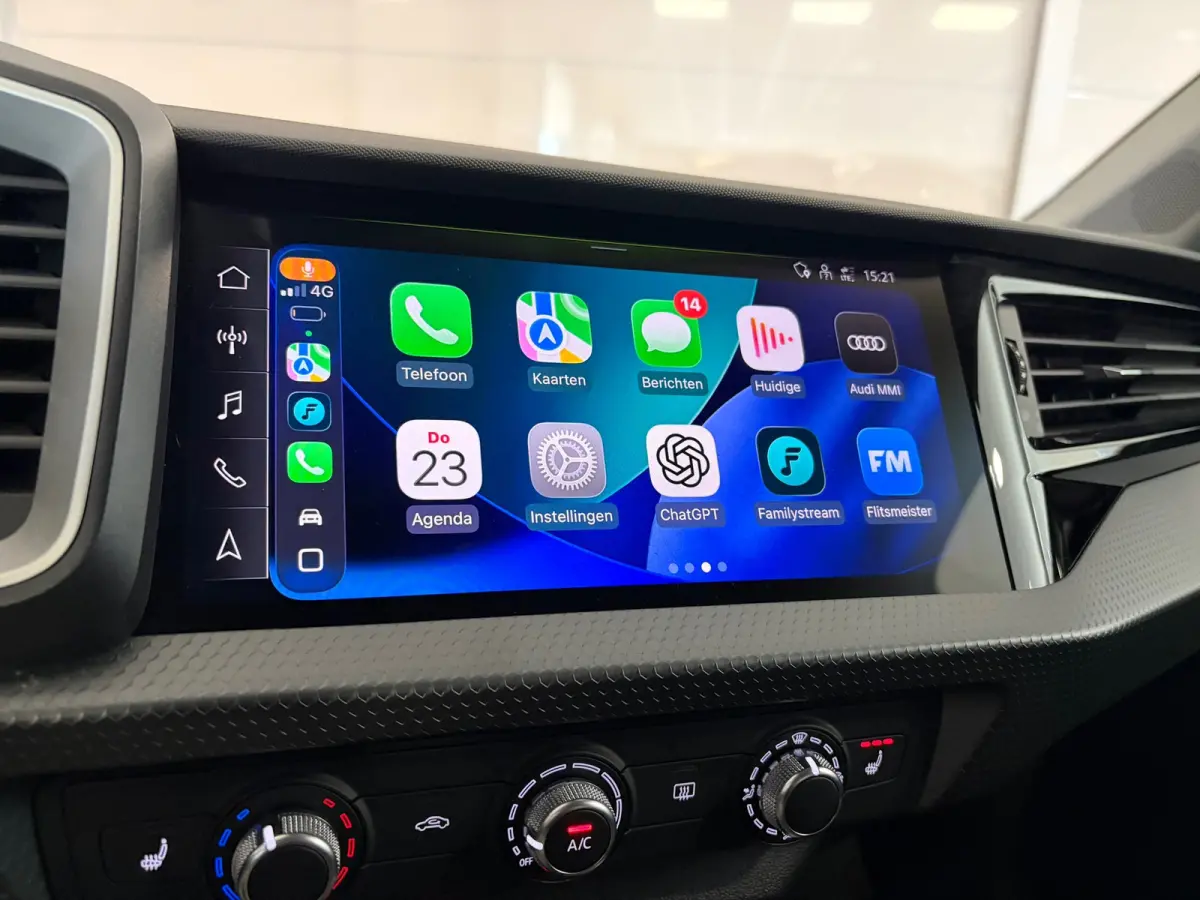 Pro Line 30TFSi 110pk | 18" Zwarte lichtmetalen velgen | Carplay | Donker getint glas | Cruise control |