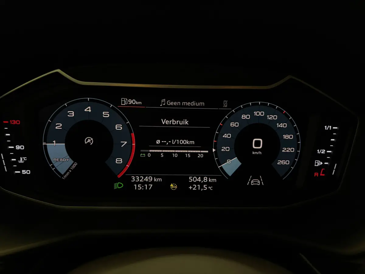 Pro Line 30TFSi 110pk | 18" Zwarte lichtmetalen velgen | Carplay | Donker getint glas | Cruise control |