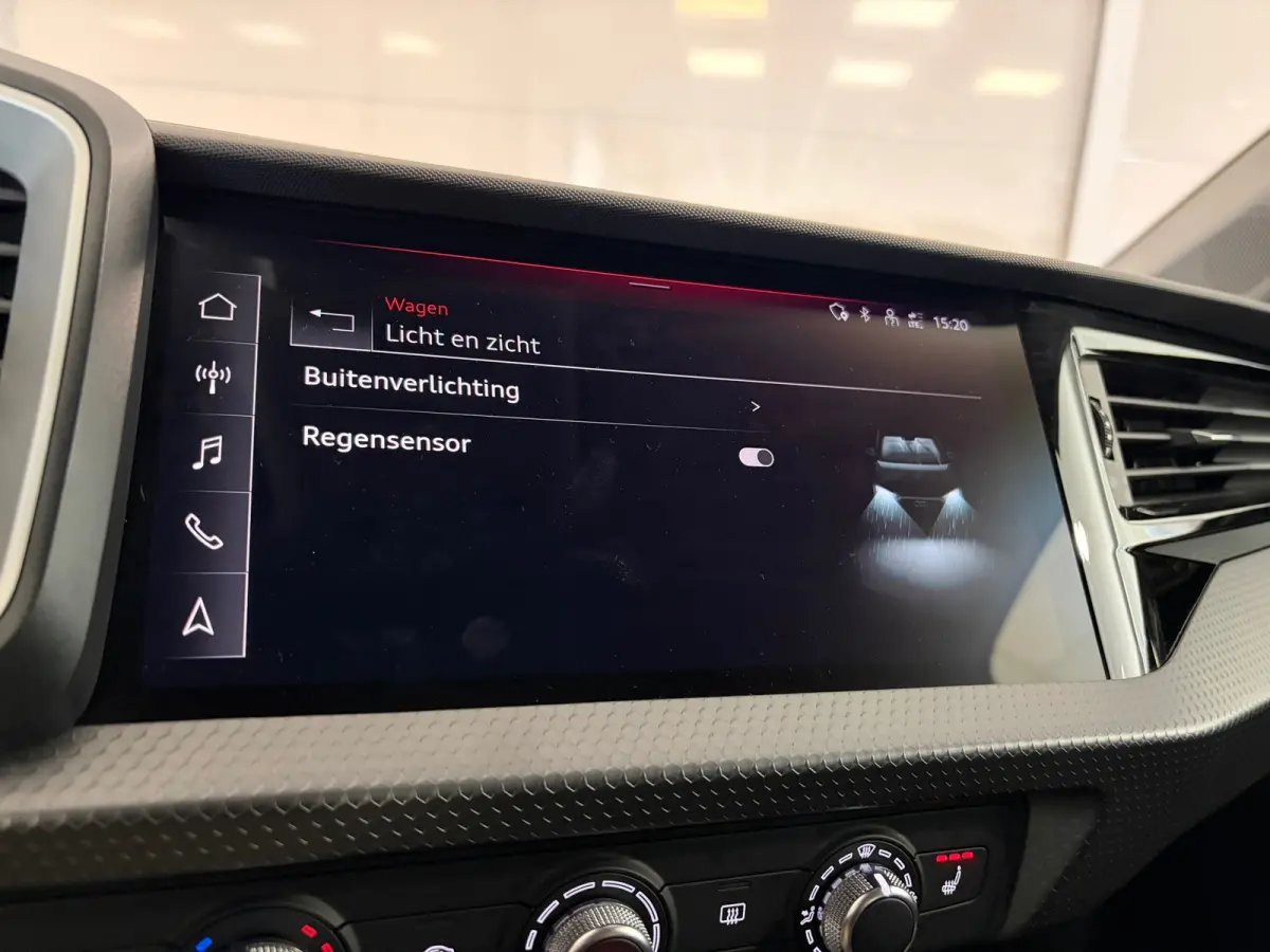 Pro Line 30TFSi 110pk | 18" Zwarte lichtmetalen velgen | Carplay | Donker getint glas | Cruise control |