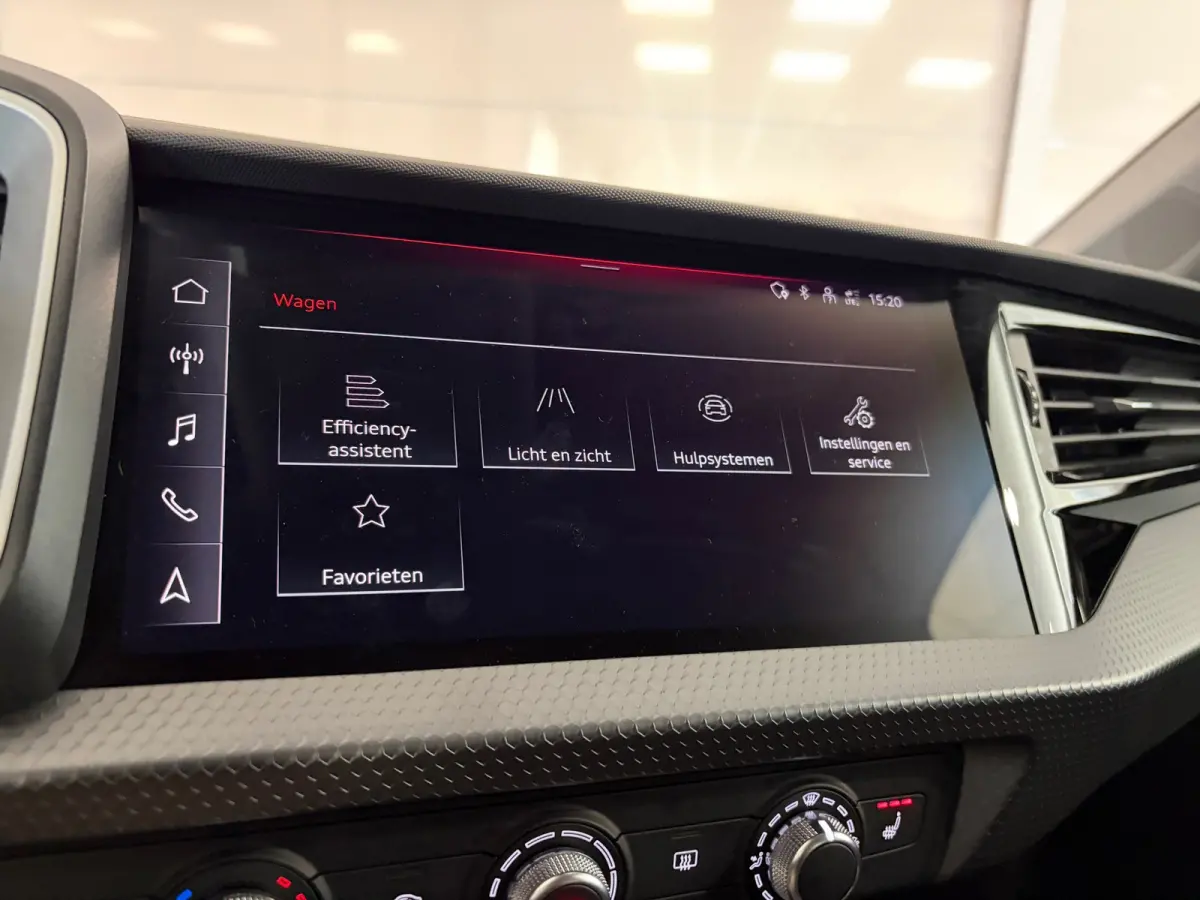 Pro Line 30TFSi 110pk | 18" Zwarte lichtmetalen velgen | Carplay | Donker getint glas | Cruise control |