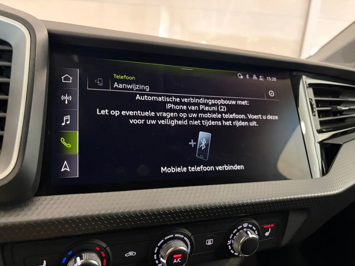 Pro Line 30TFSi 110pk | 18" Zwarte lichtmetalen velgen | Carplay | Donker getint glas | Cruise control |