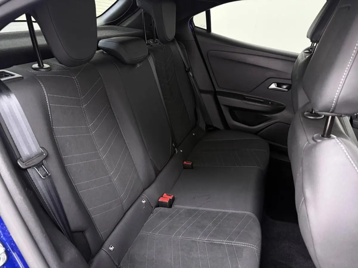 1.2T 145pk Hybrid GS Automaat Winterpakket/Camera/ Alcantara/Ecc/Ad.Cruise/Keyless/Blindspot/CarPlay  Nieuwe model