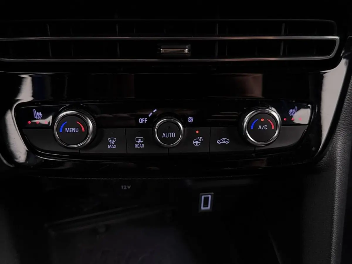 1.2T 145pk Hybrid GS Automaat Winterpakket/Camera/ Alcantara/Ecc/Ad.Cruise/Keyless/Blindspot/CarPlay  Nieuwe model