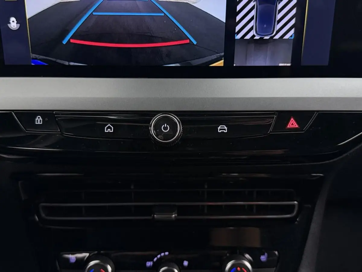 1.2T 145pk Hybrid GS Automaat Winterpakket/Camera/ Alcantara/Ecc/Ad.Cruise/Keyless/Blindspot/CarPlay  Nieuwe model