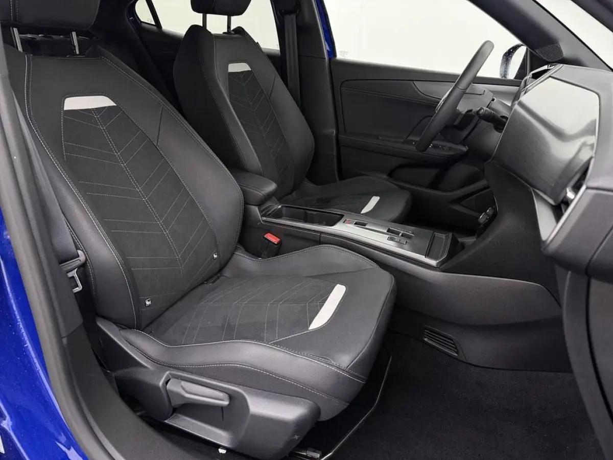 1.2T 145pk Hybrid GS Automaat Winterpakket/Camera/ Alcantara/Ecc/Ad.Cruise/Keyless/Blindspot/CarPlay  Nieuwe model