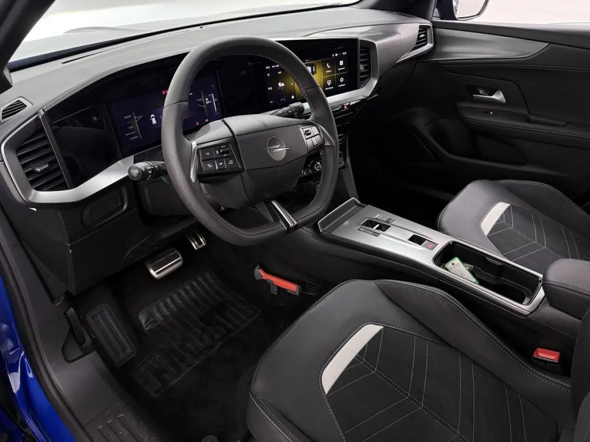 1.2T 145pk Hybrid GS Automaat Winterpakket/Camera/ Alcantara/Ecc/Ad.Cruise/Keyless/Blindspot/CarPlay  Nieuwe model