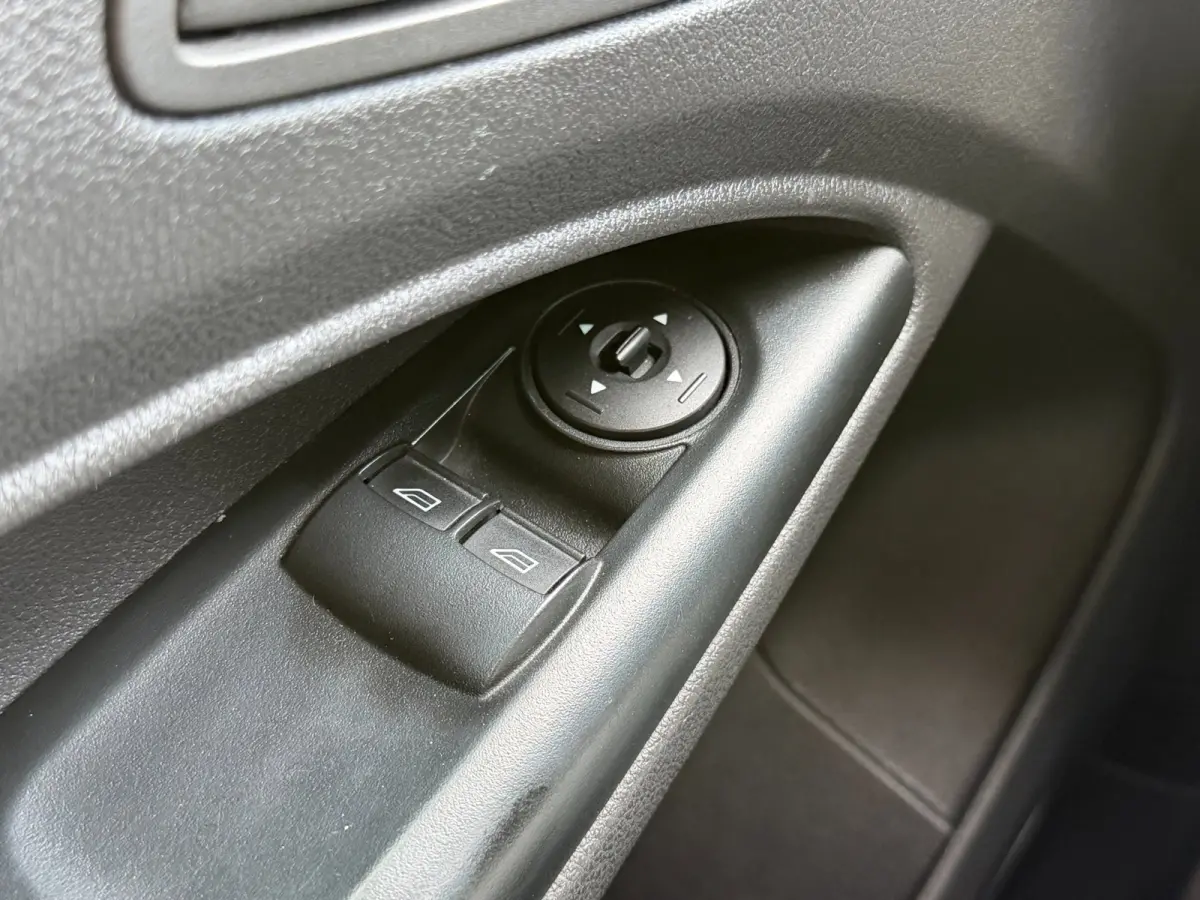 1.5 TDCI 101PK L1 Trend / Sync 3 / 3 zits / Camera / Voorruit verwarming