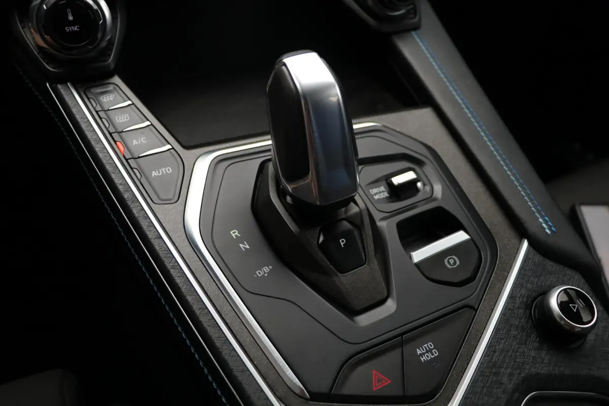 1.5 Plugin AdaptiveCruise 360View MemoryZetels Panodak AppleCarplay Blindspot PrivacyGlass 106000KM BJ2021