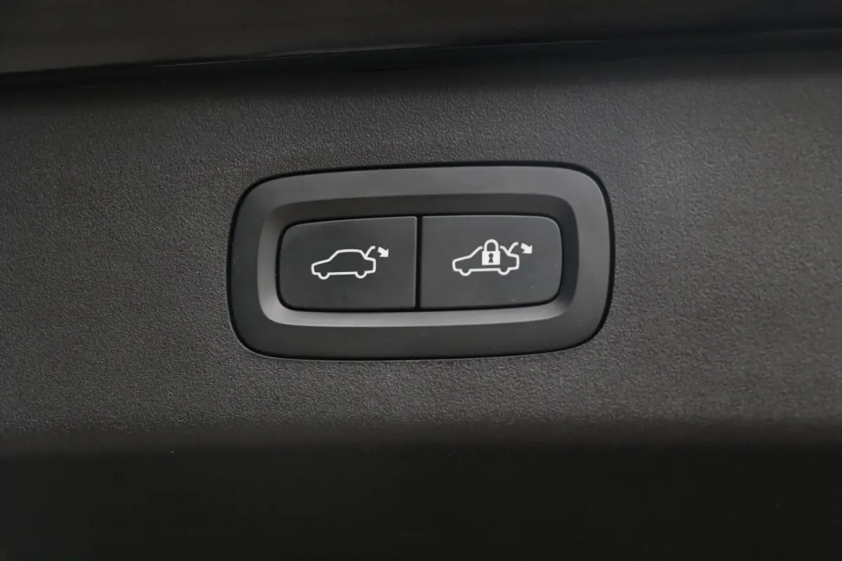 1.5 Plugin AdaptiveCruise 360View MemoryZetels Panodak AppleCarplay Blindspot PrivacyGlass 106000KM BJ2021