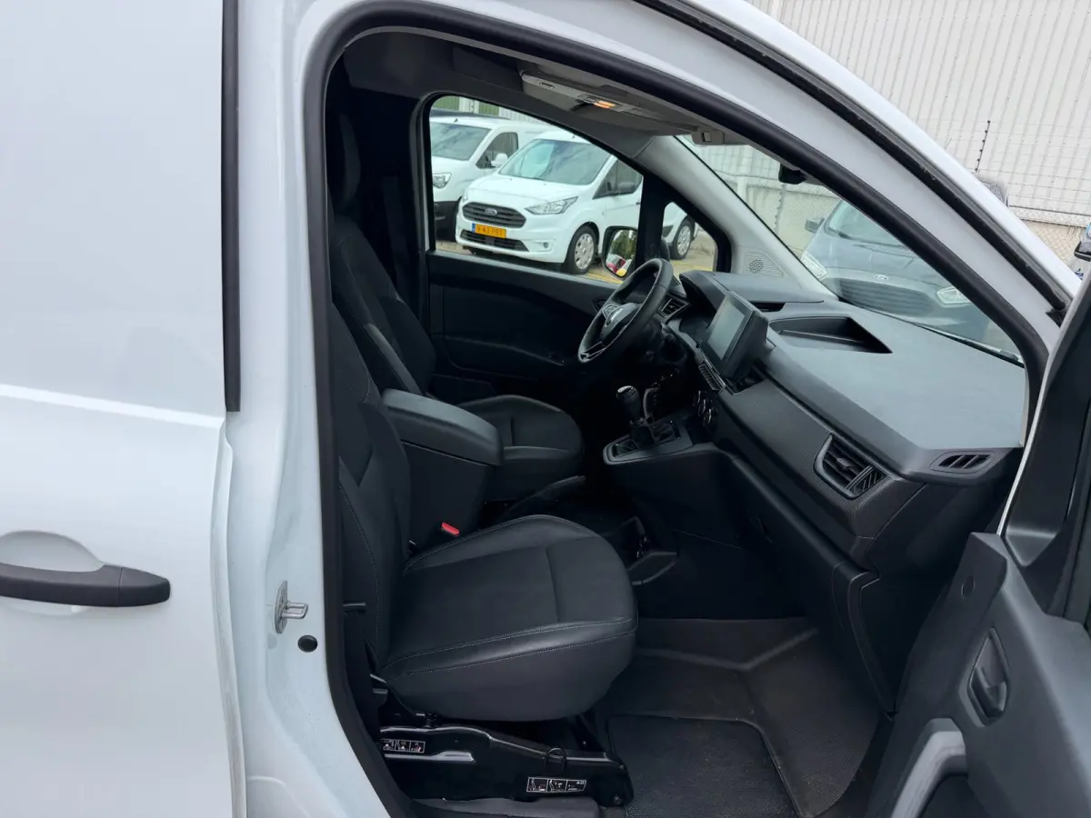 1.5 Blue dCi 95PK Comfort L1 / App connect / PDC / Multi stuur