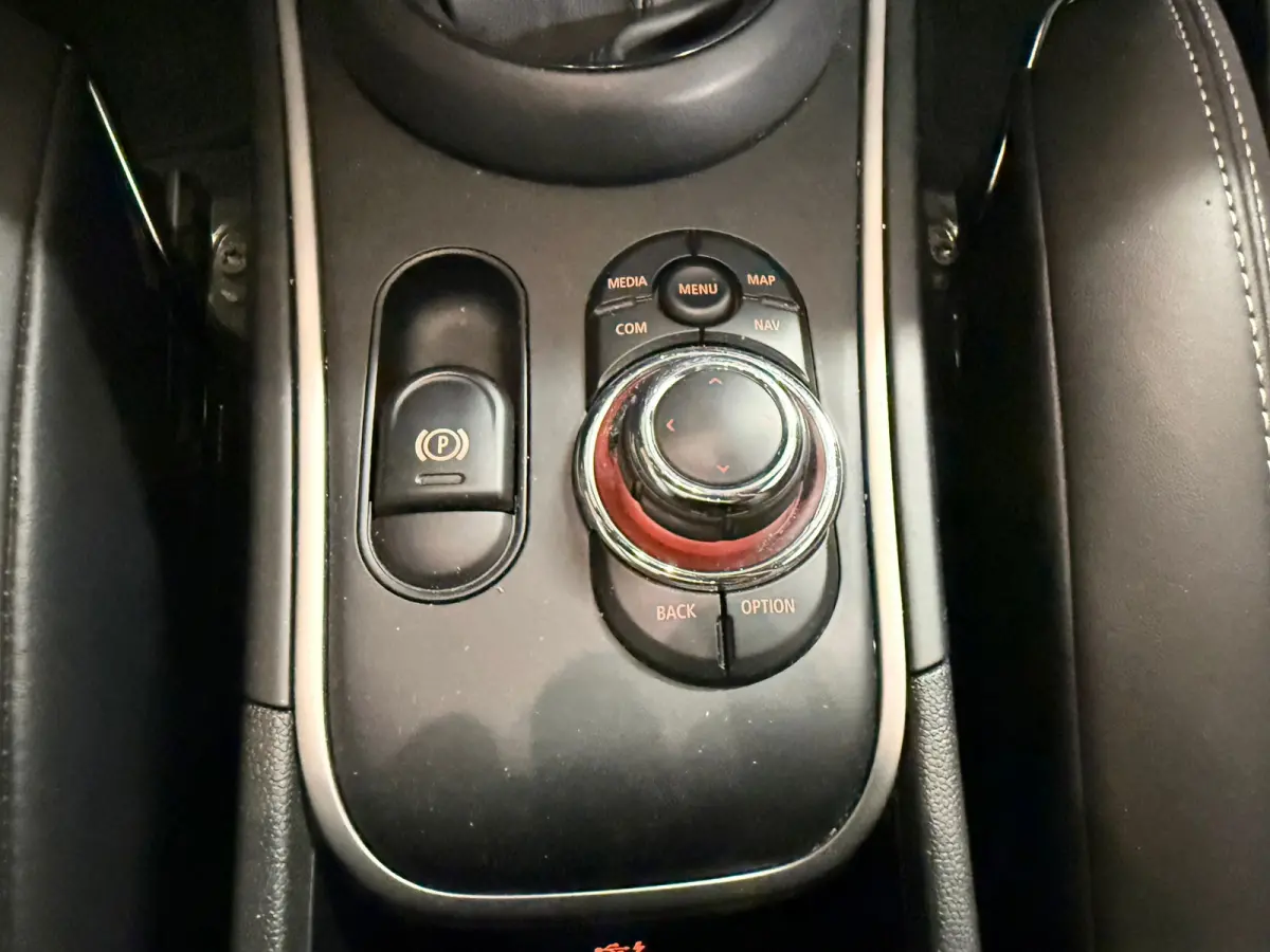 1.5 Cooper ALL4 MINI Yours