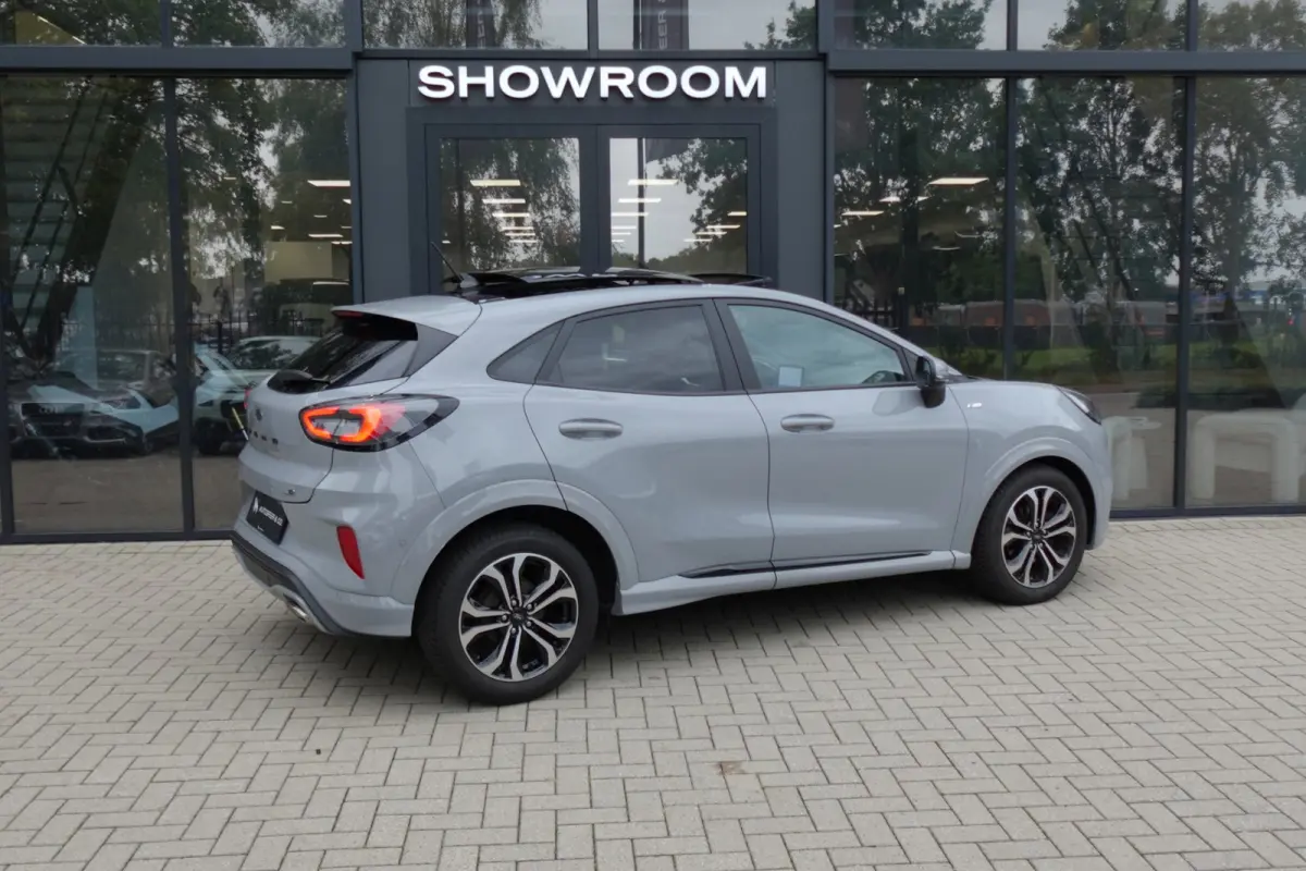 1.0 EcoBoost ST-Line PANO CAM CRUISE