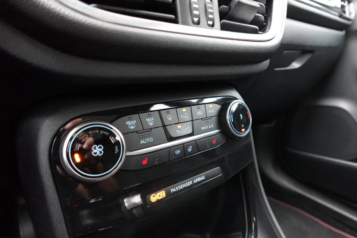 1.0 EcoBoost ST-Line PANO CAM CRUISE