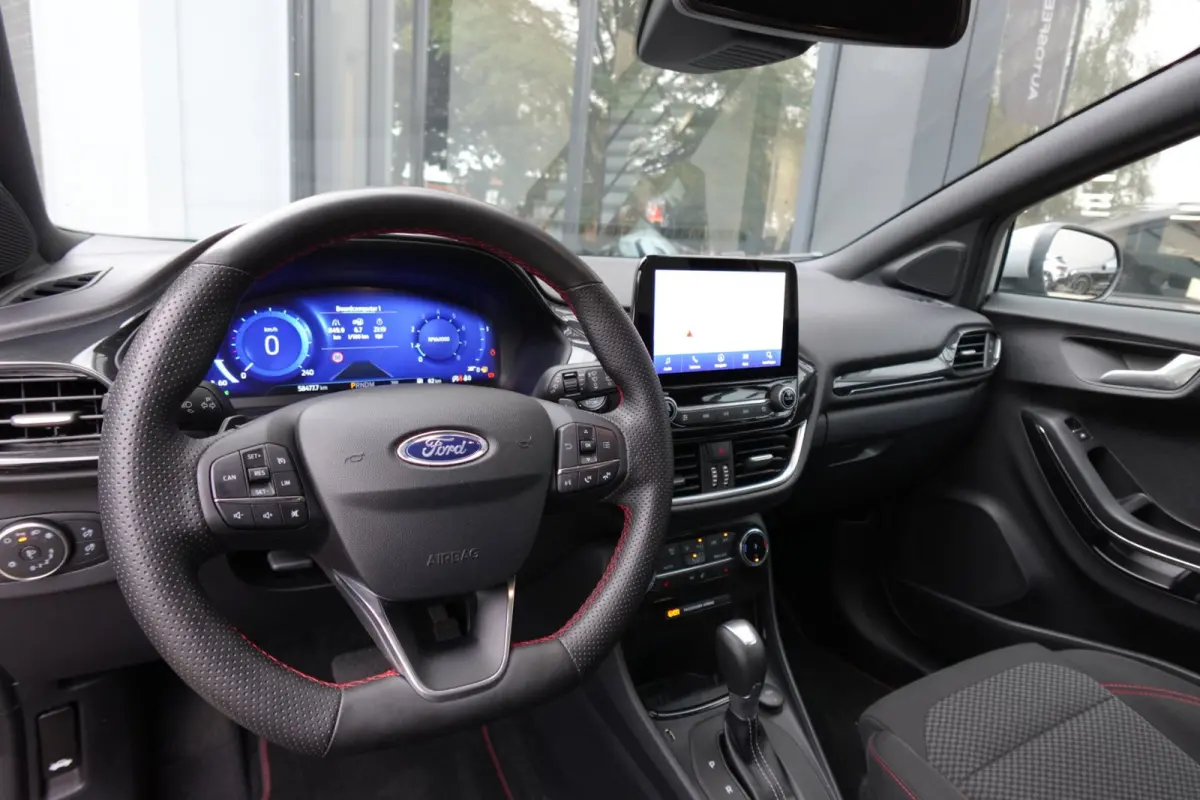 1.0 EcoBoost ST-Line PANO CAM CRUISE