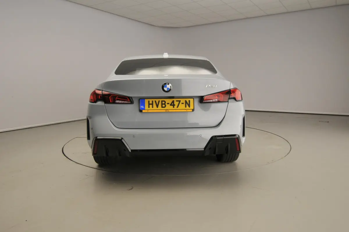 220 | M-Sportpakket | LED | Navigatie | Sportstoelen | Shadow line | DAB | Alu 18 inch