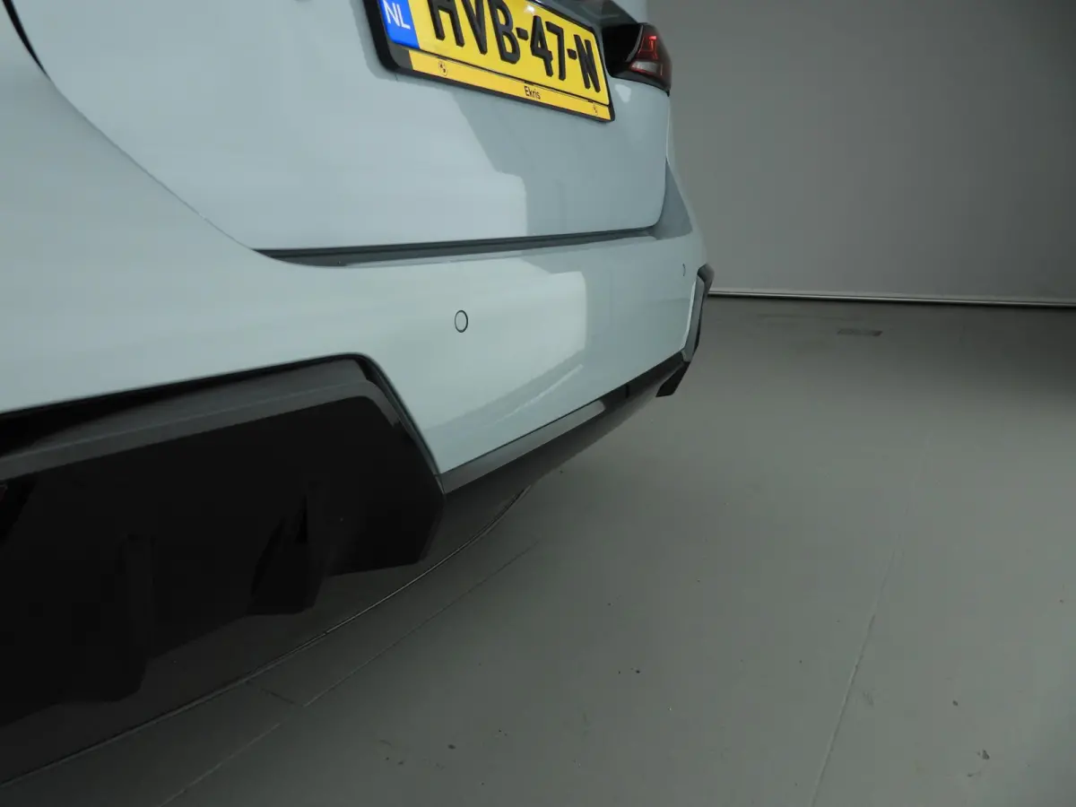 220 | M-Sportpakket | LED | Navigatie | Sportstoelen | Shadow line | DAB | Alu 18 inch