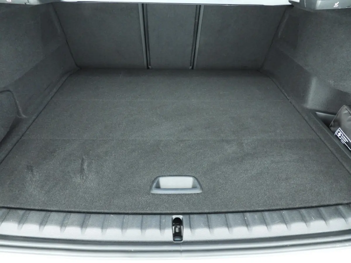 220 | M-Sportpakket | LED | Navigatie | Sportstoelen | Shadow line | DAB | Alu 18 inch