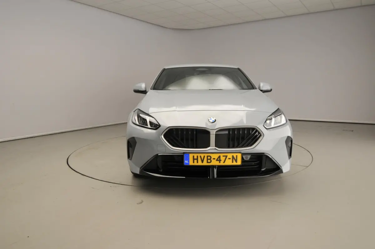 220 | M-Sportpakket | LED | Navigatie | Sportstoelen | Shadow line | DAB | Alu 18 inch