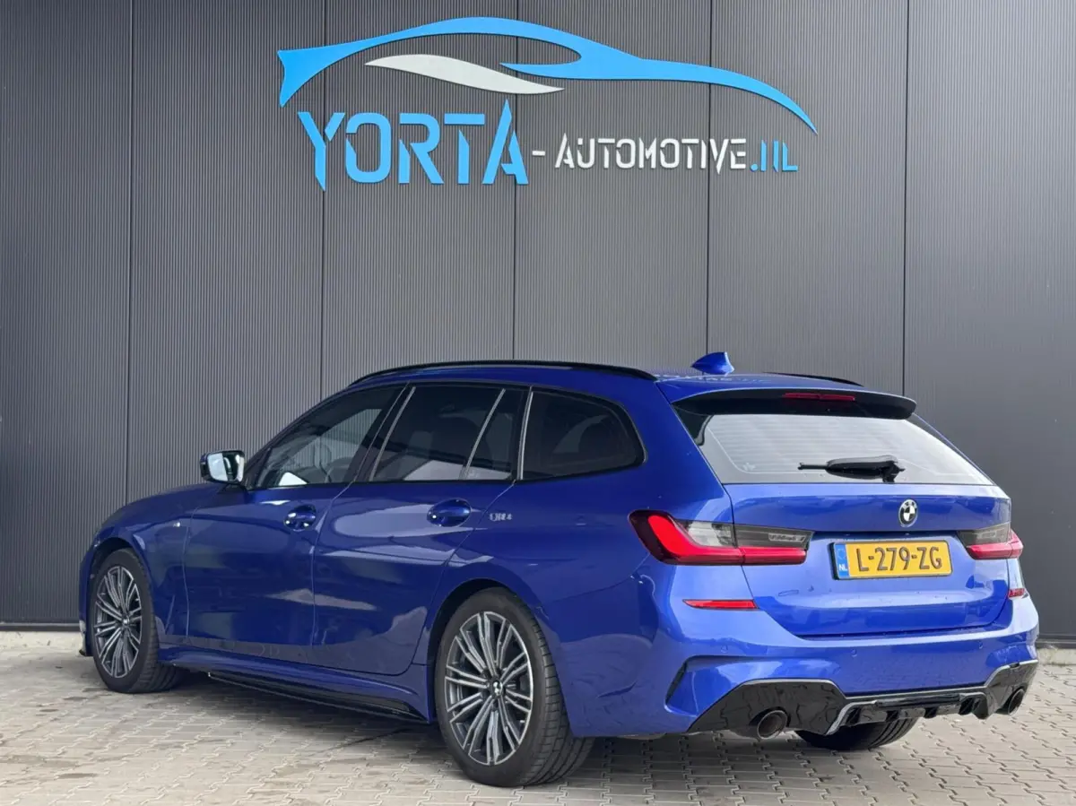 320i High Executive
