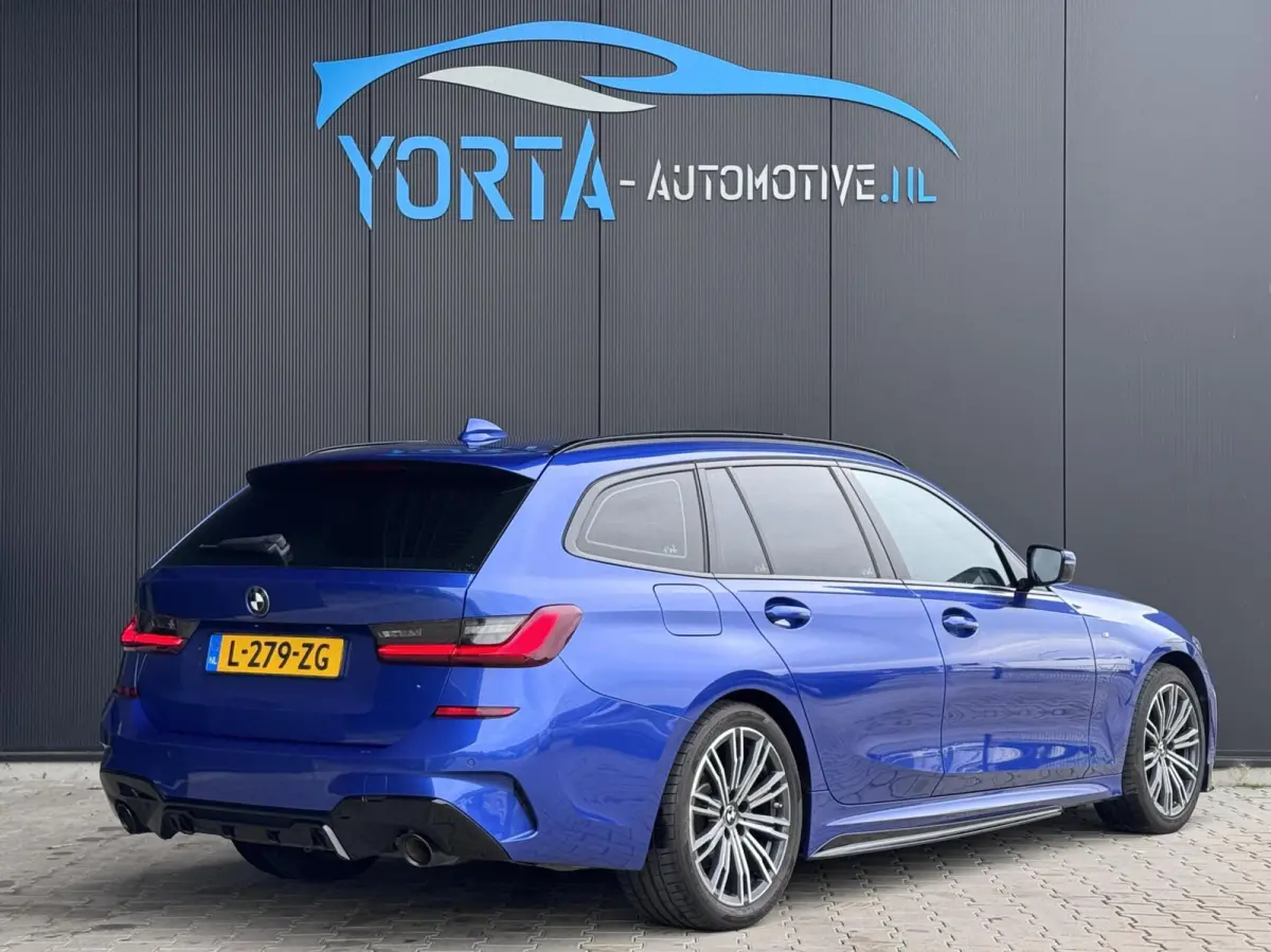 320i High Executive