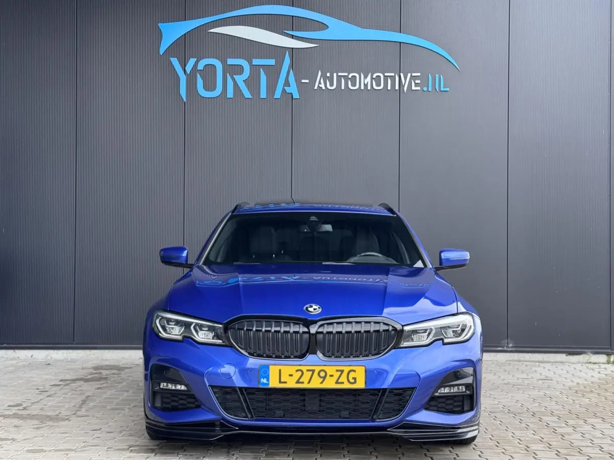 320i High Executive
