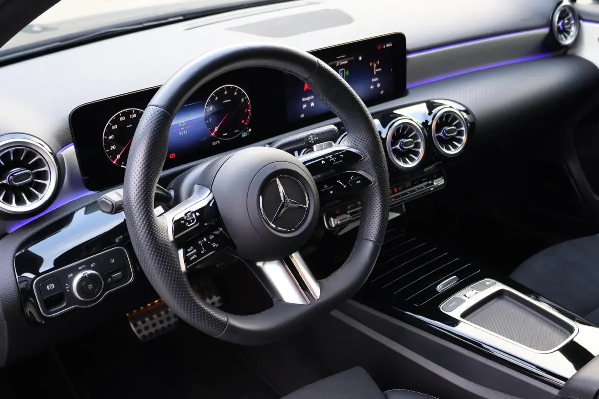 200 AMG Line / Panoramadak / Burmester Surround / Keyless-Go / 360 Camera / Stuurwielverwarming / Special Edition