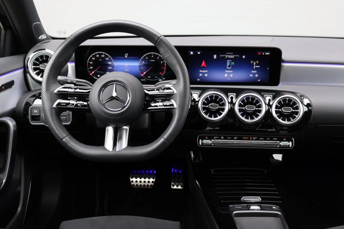 200 AMG Line / Panoramadak / Burmester Surround / Keyless-Go / 360 Camera / Stuurwielverwarming / Special Edition