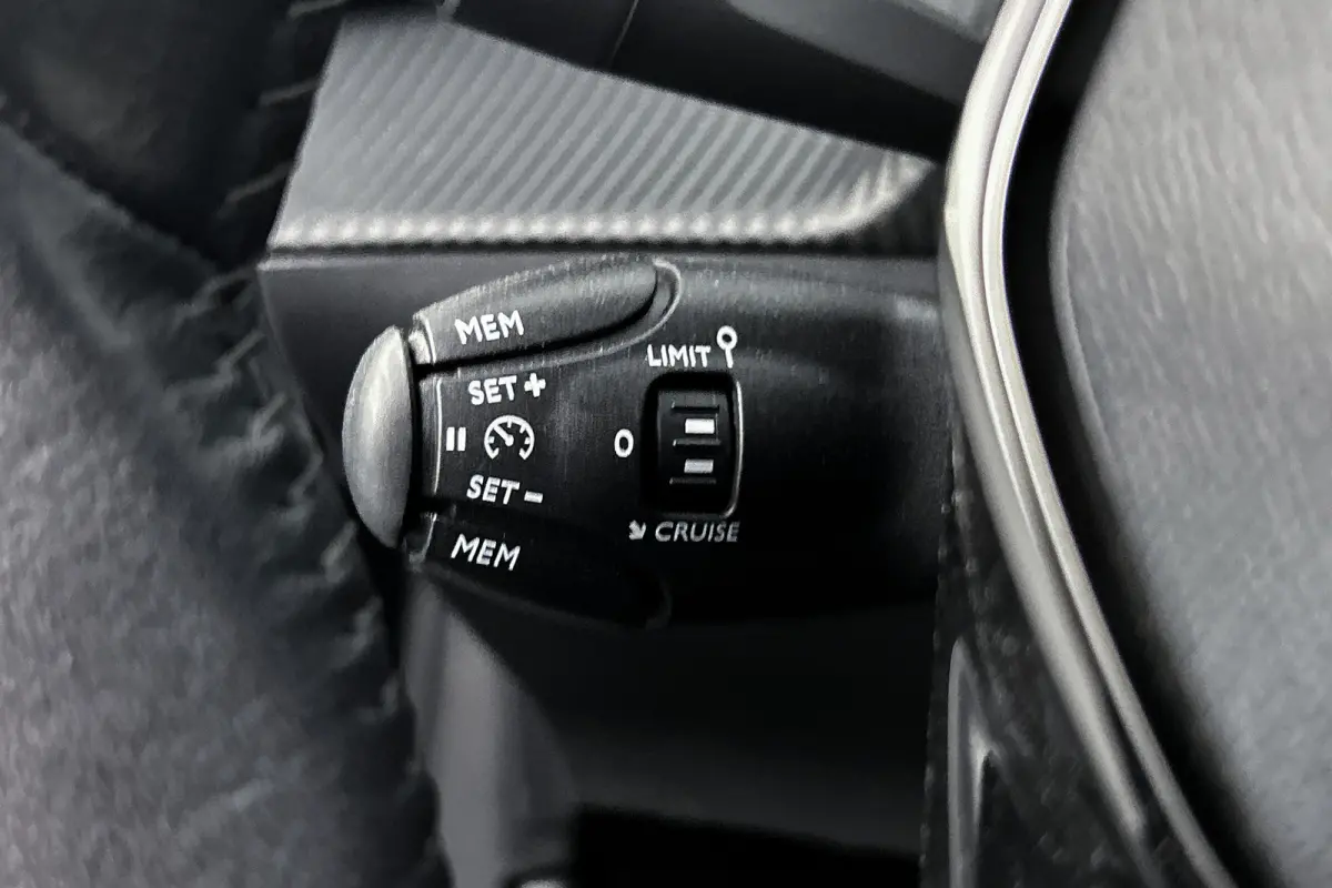 1.2 PureTech Blue Lease Active | Cruise control | Apple Carplay