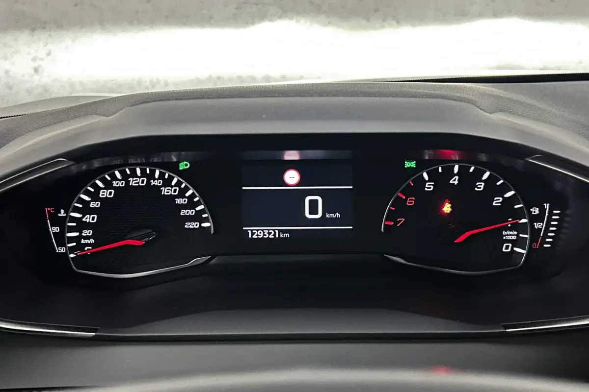 1.2 PureTech Blue Lease Active | Cruise control | Apple Carplay