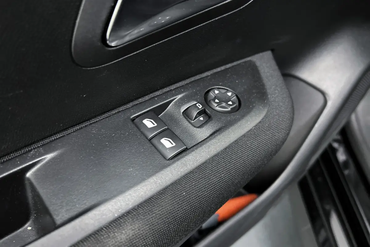 1.2 PureTech Blue Lease Active | Cruise control | Apple Carplay