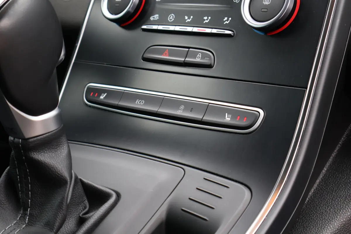 1.3 TCe Limited Automaat | Trekhaak | Stoelverwarming | Camera | Keyless | Apple Carplay / Android Auto | 20 Inch