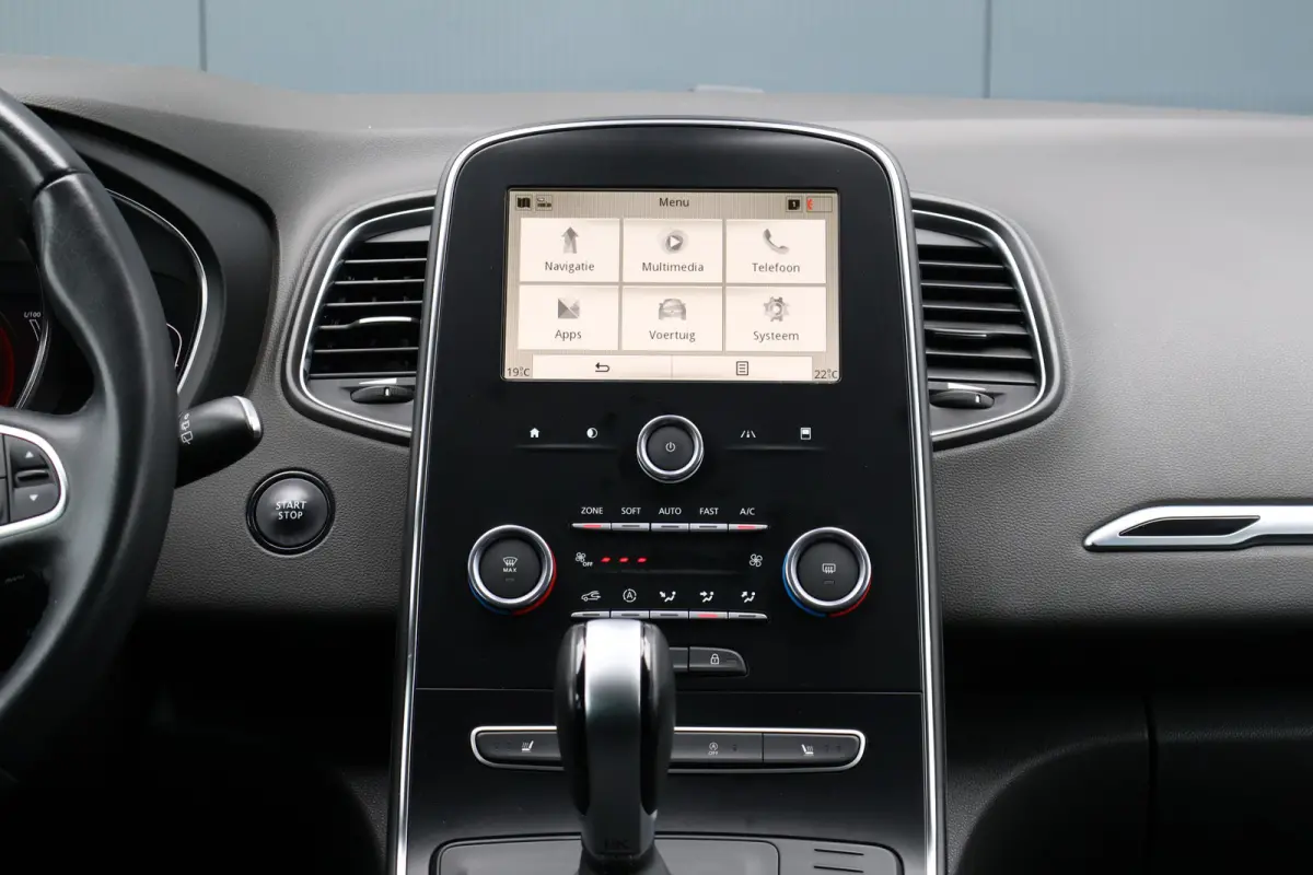 1.3 TCe Limited Automaat | Trekhaak | Stoelverwarming | Camera | Keyless | Apple Carplay / Android Auto | 20 Inch