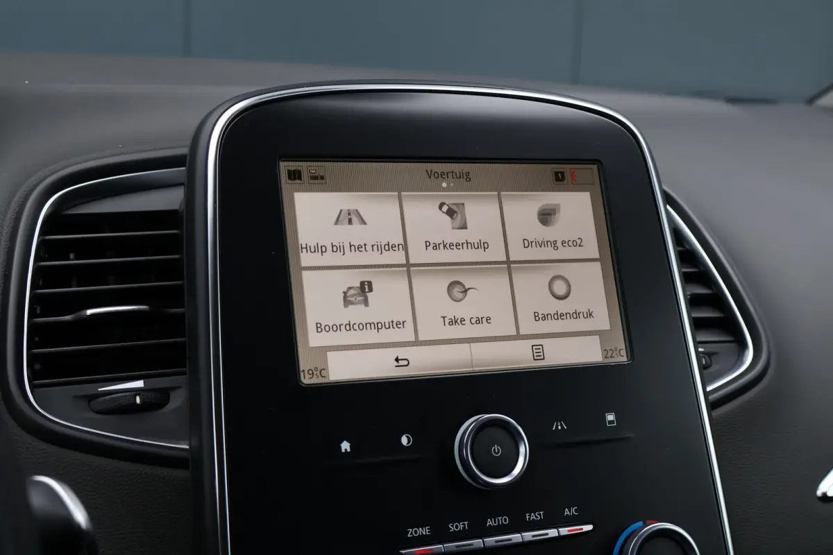 1.3 TCe Limited Automaat | Trekhaak | Stoelverwarming | Camera | Keyless | Apple Carplay / Android Auto | 20 Inch