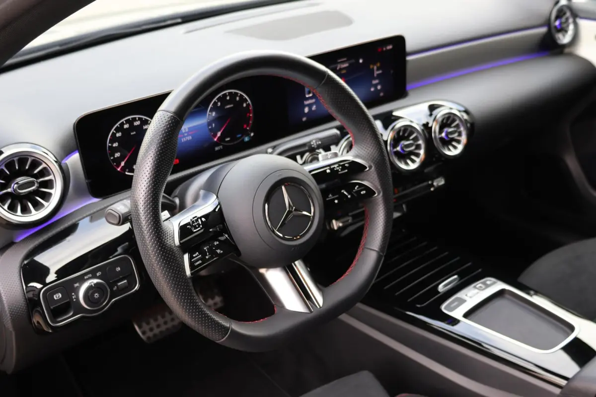 200 AMG Line / Keyless-Go / 360 Camera / Soundsystem / Stoelverwarming