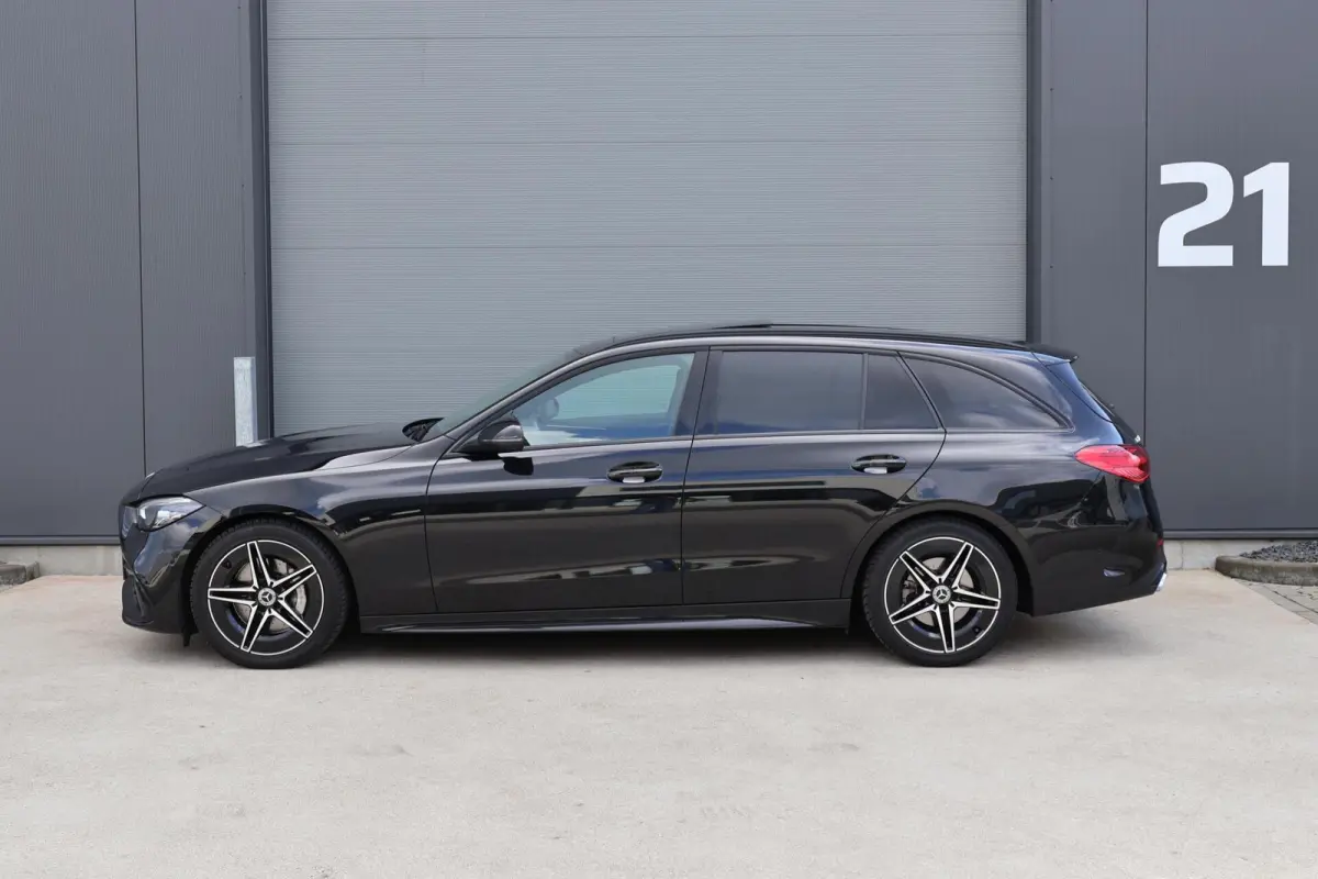 220 d AMG Line / Panoramadak / Burmester Surround / Massage Stoelen / Night Pakket / Trekhaak Wegklapbaar