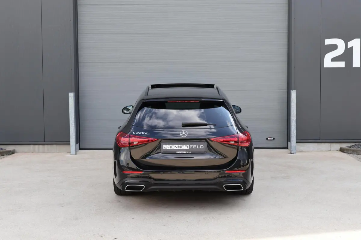 220 d AMG Line / Panoramadak / Burmester Surround / Massage Stoelen / Night Pakket / Trekhaak Wegklapbaar