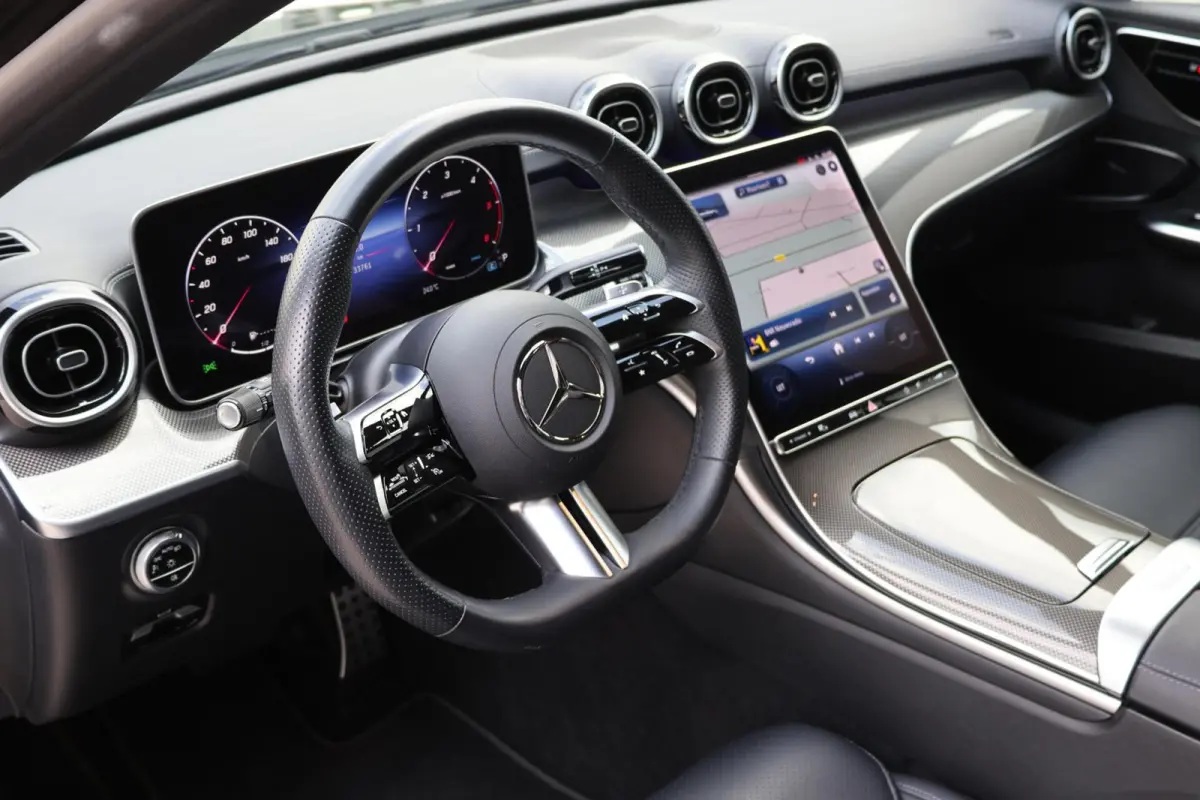220 d AMG Line / Panoramadak / Burmester Surround / Massage Stoelen / Night Pakket / Trekhaak Wegklapbaar