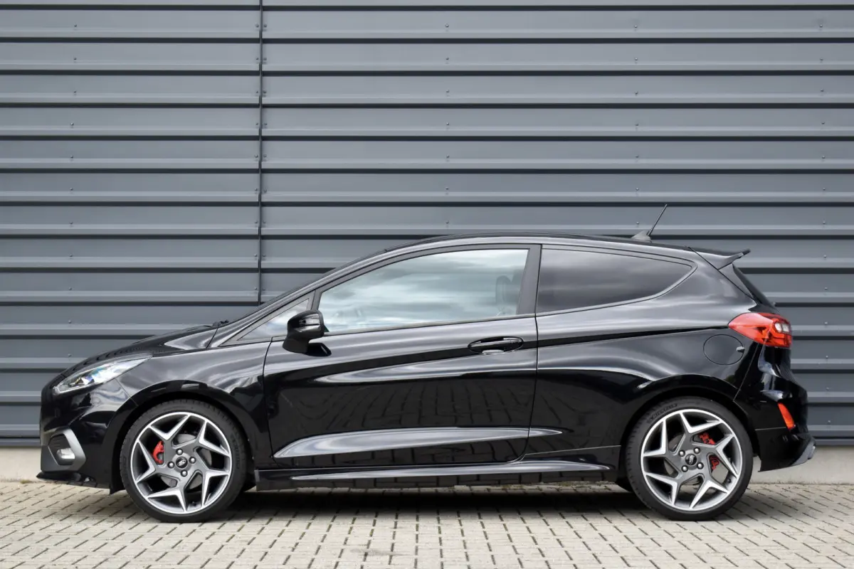 1.5 ST-3 200pk | Recaro Seats | Bang & Olufsen | Keyless Entry & Start | Camera | Stoel + Stuur verwarming |