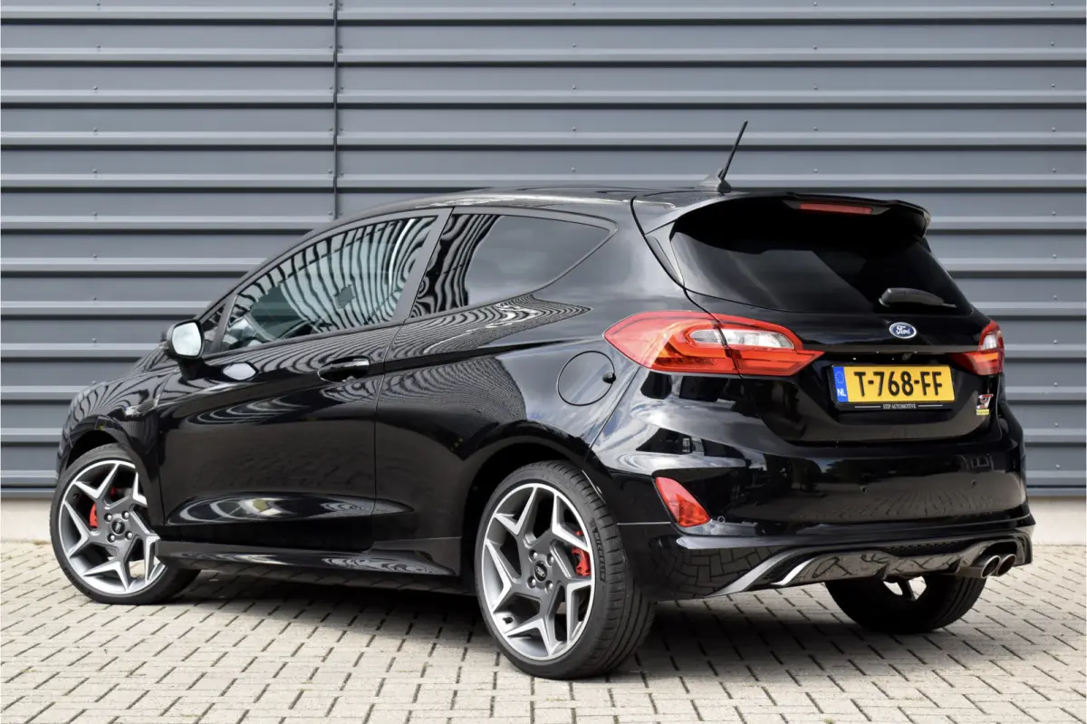 1.5 ST-3 200pk | Recaro Seats | Bang & Olufsen | Keyless Entry & Start | Camera | Stoel + Stuur verwarming |