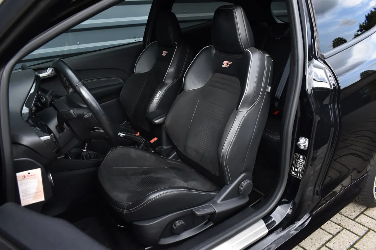 1.5 ST-3 200pk | Recaro Seats | Bang & Olufsen | Keyless Entry & Start | Camera | Stoel + Stuur verwarming |