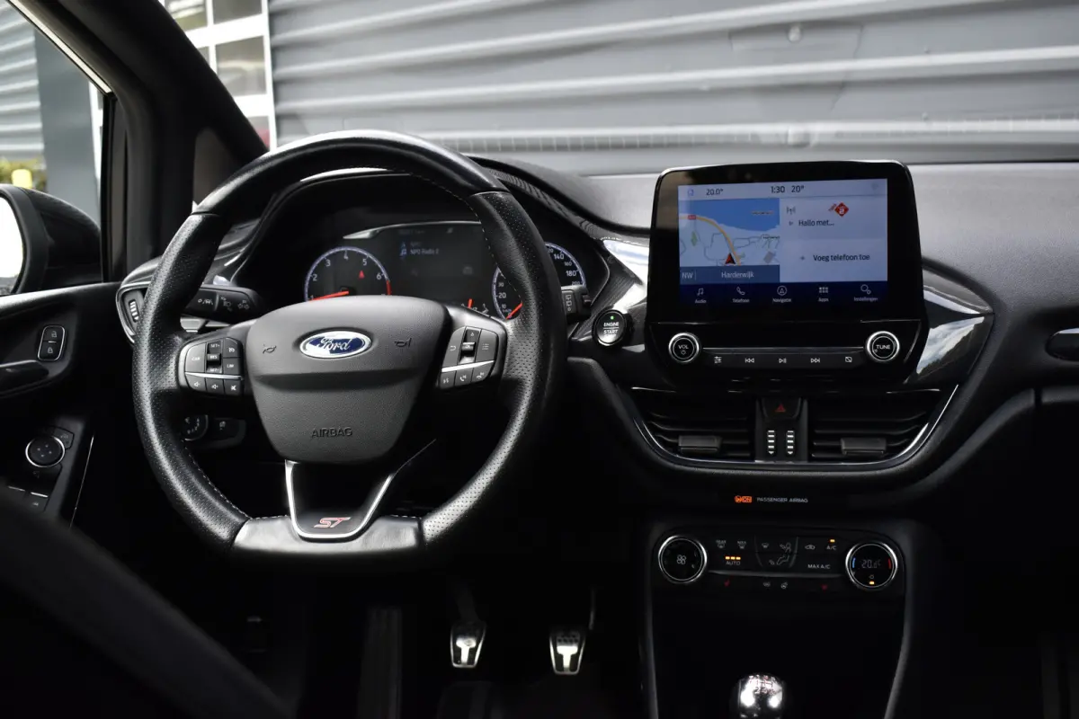 1.5 ST-3 200pk | Recaro Seats | Bang & Olufsen | Keyless Entry & Start | Camera | Stoel + Stuur verwarming |