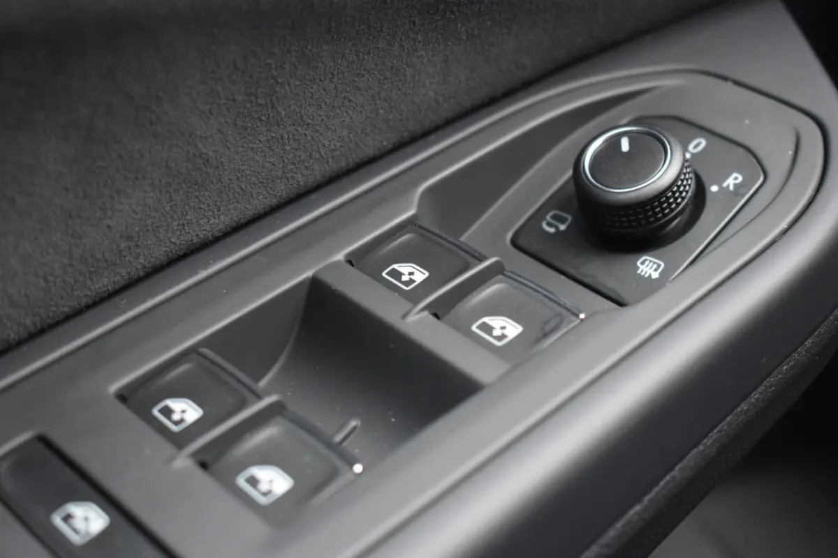 1.5 eTSI 150pk R-Line Edition Automaat | Apple Carplay & Android Auto | Airco ECC | Camera achter | Parkeersensoren voor en achter | Stoel verwarming | Isofix Bevestigingspunten | Zeer Compl
