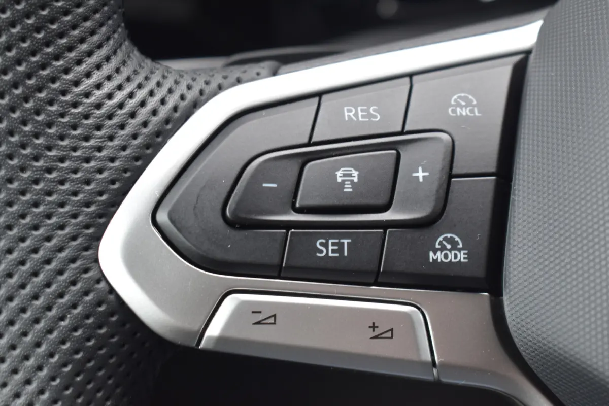 1.5 eTSI 150pk R-Line Edition Automaat | Apple Carplay & Android Auto | Airco ECC | Camera achter | Parkeersensoren voor en achter | Stoel verwarming | Isofix Bevestigingspunten | Zeer Compl