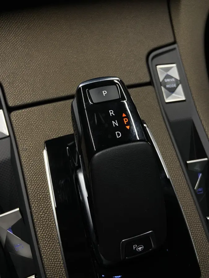 1.5 BlueHDI So Chic | Automaat | Navigatie | Camera