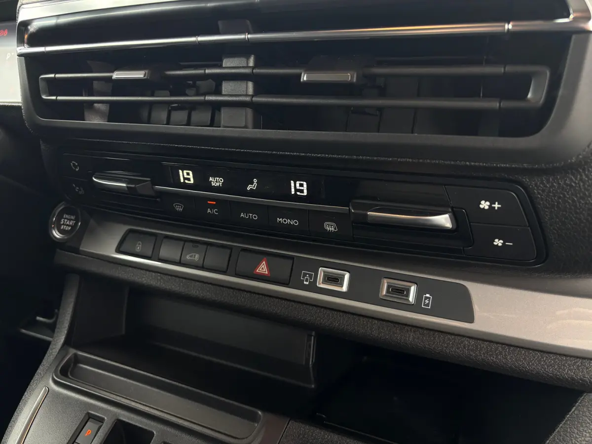 EV L2 75 kWh Dynamic By Revolve | Betimmering | Camera | Stoelverwarming | Cruise Control | Navi | CLimate | Leder | Sidesteps | LED | Keyless