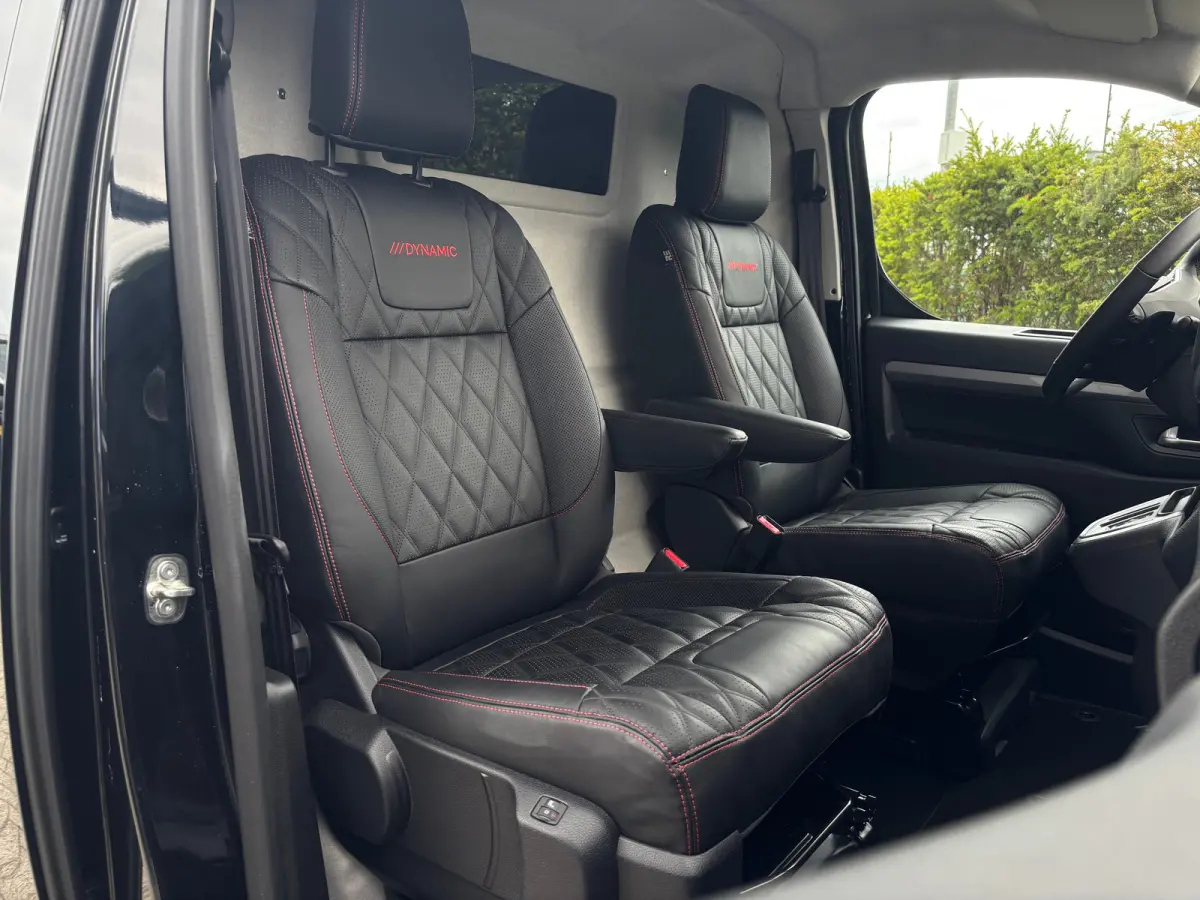EV L2 75 kWh Dynamic By Revolve | Betimmering | Camera | Stoelverwarming | Cruise Control | Navi | CLimate | Leder | Sidesteps | LED | Keyless