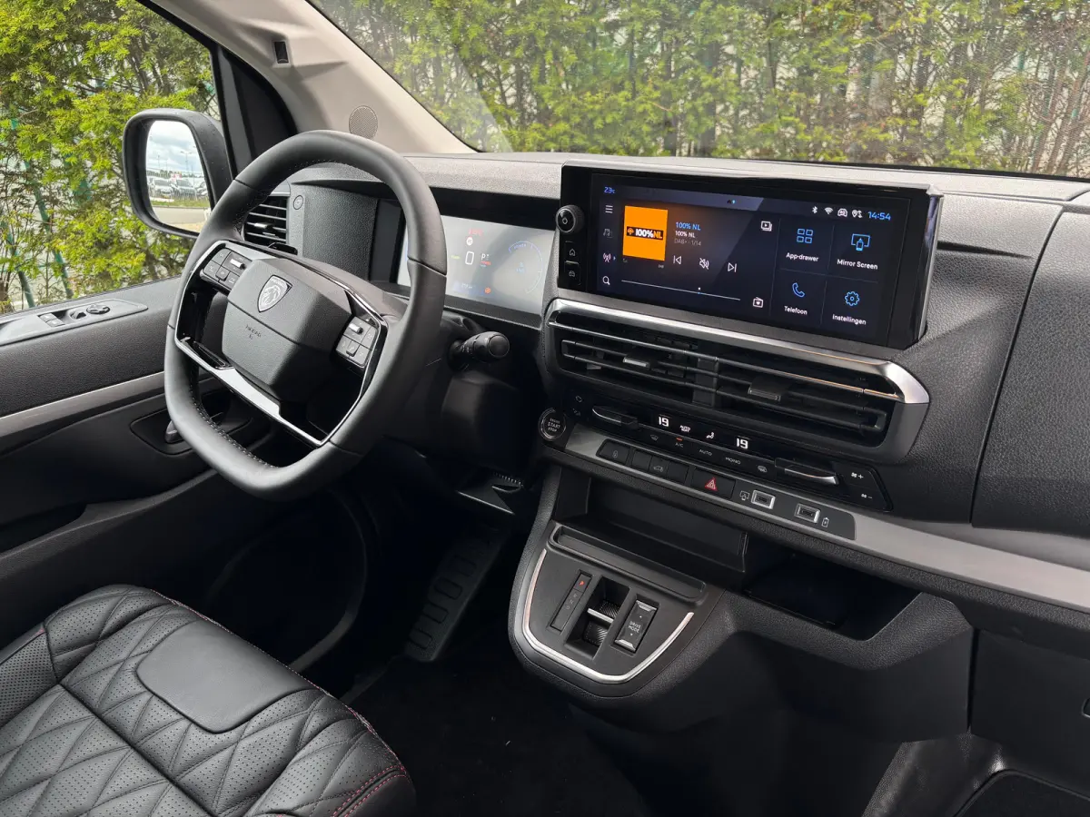 EV L2 75 kWh Dynamic By Revolve | Betimmering | Camera | Stoelverwarming | Cruise Control | Navi | CLimate | Leder | Sidesteps | LED | Keyless